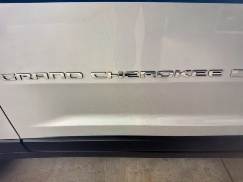 More photos of 2023 Jeep Grand Cherokee Limited at Zeigler Chrysler Dodge Jeep Ram of Grandville, MI