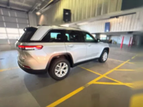 More photos of 2023 Jeep Grand Cherokee Limited at Zeigler Chrysler Dodge Jeep Ram of Grandville, MI
