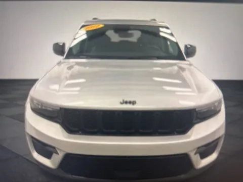 Silver 2022 Jeep Grand Cherokee Limited for sale in Grandville, MI
