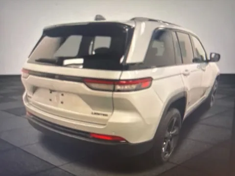 More photos of 2022 Jeep Grand Cherokee Limited at Zeigler Chrysler Dodge Jeep Ram of Grandville, MI
