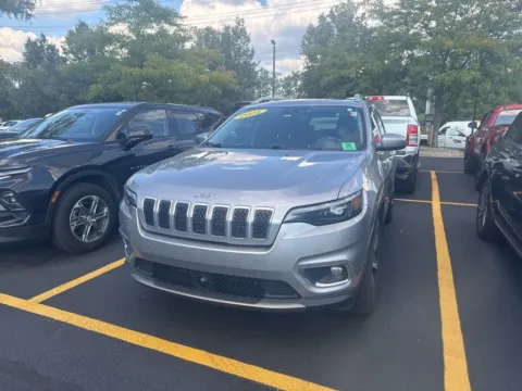 Silver 2021 Jeep Cherokee Limited for sale in Grandville, MI