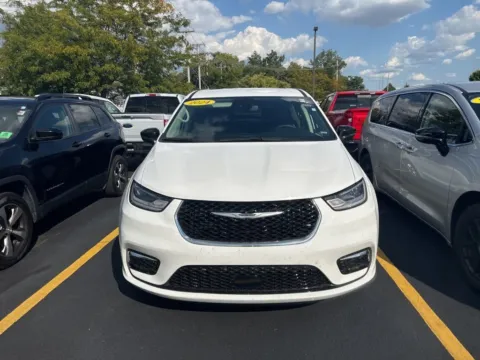 Photos of 2024 Chrysler Pacifica Touring L for sale in Grandville, MI at Zeigler Chrysler Dodge Jeep Ram of Grandville