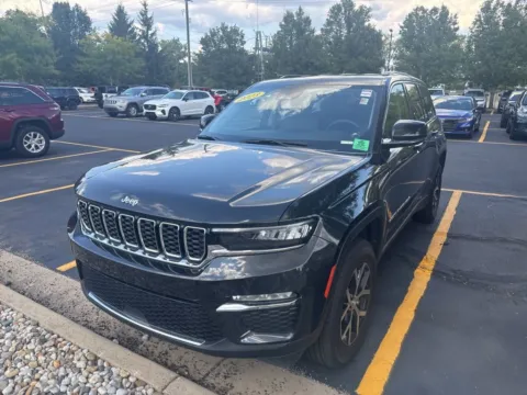 Green 2023 Jeep Grand Cherokee Limited for sale in Grandville, MI