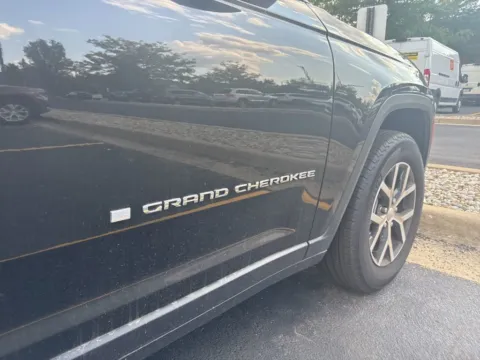 More photos of 2023 Jeep Grand Cherokee Limited at Zeigler Chrysler Dodge Jeep Ram of Grandville, MI