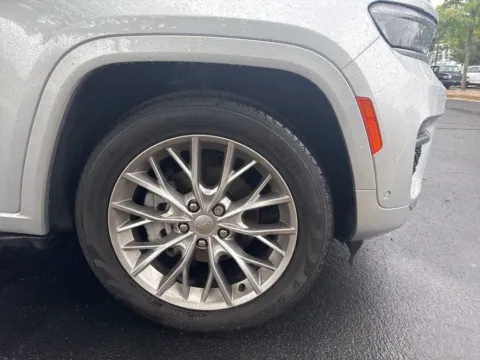 More photos of 2023 Jeep Grand Cherokee Summit at Zeigler Chrysler Dodge Jeep Ram of Grandville, MI
