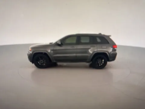 More photos of 2017 Jeep Grand Cherokee Altitude at Zeigler Chrysler Dodge Jeep Ram of Grandville, MI