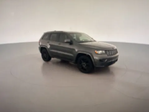 More photos of 2017 Jeep Grand Cherokee Altitude at Zeigler Chrysler Dodge Jeep Ram of Grandville, MI