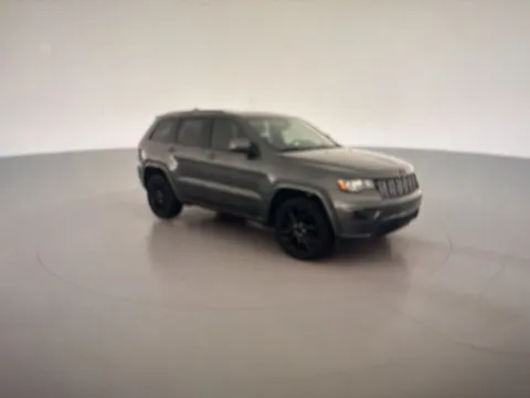 More photos of 2017 Jeep Grand Cherokee Altitude at Zeigler Chrysler Dodge Jeep Ram of Grandville, MI