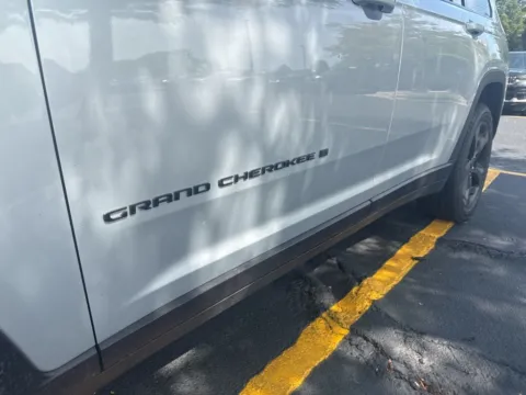 More photos of 2023 Jeep Grand Cherokee L Altitude at Zeigler Chrysler Dodge Jeep Ram of Grandville, MI