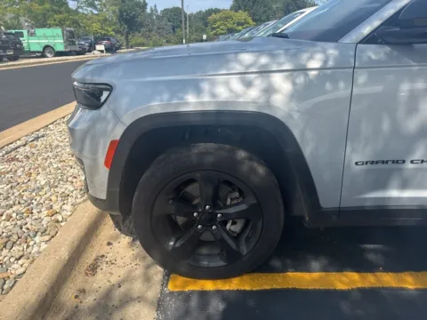 More photos of 2023 Jeep Grand Cherokee L Altitude at Zeigler Chrysler Dodge Jeep Ram of Grandville, MI