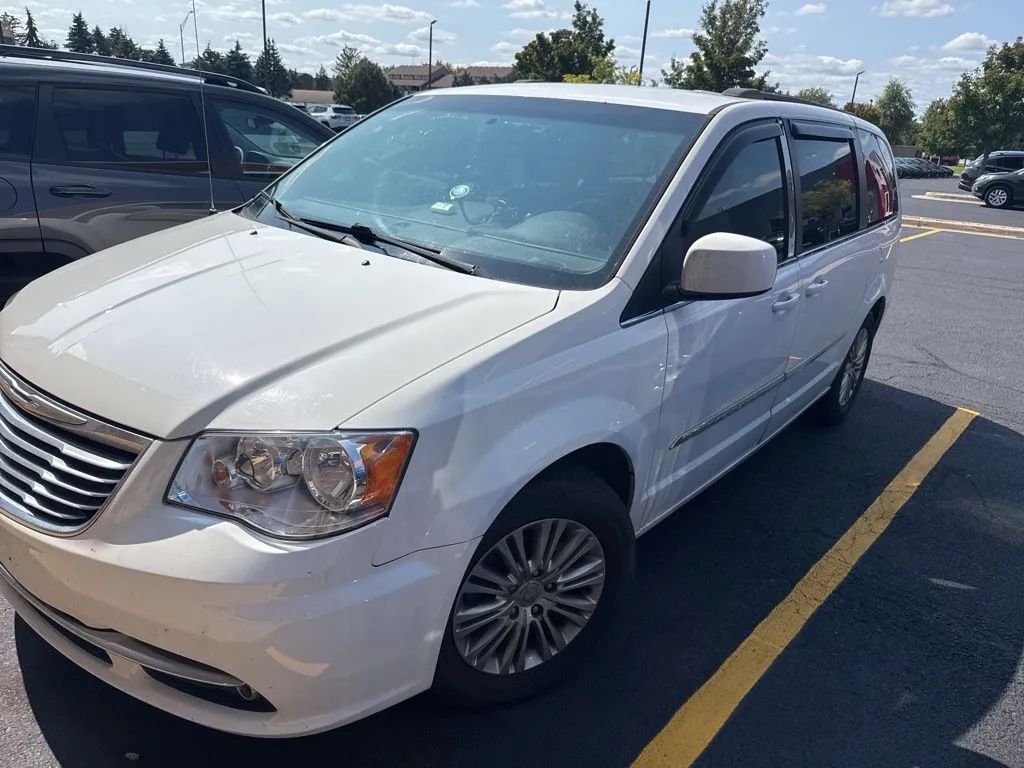 White 2015 Chrysler Town & Country Touring-L for sale in Grandville, MI