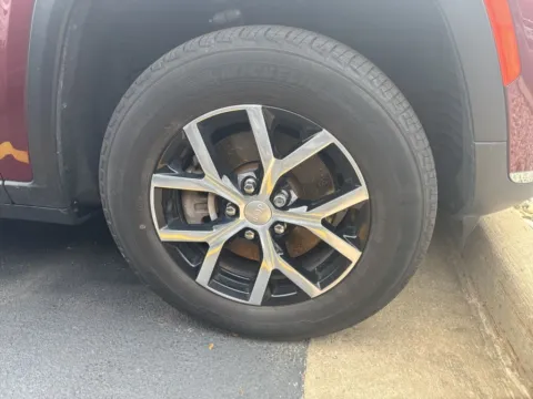More photos of 2023 Jeep Grand Cherokee L Limited at Zeigler Chrysler Dodge Jeep Ram of Grandville, MI