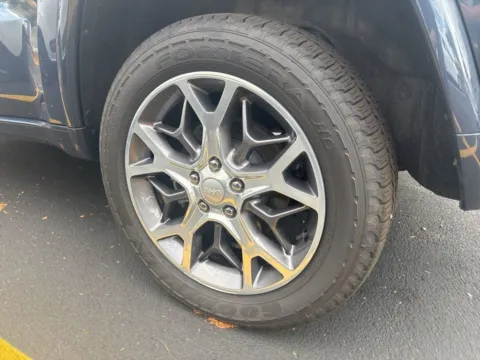 More photos of 2021 Jeep Grand Cherokee Overland at Zeigler Chrysler Dodge Jeep Ram of Grandville, MI