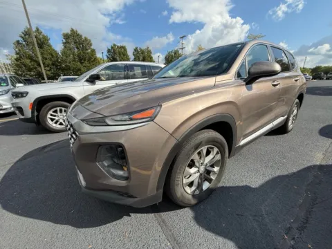 More photos of 2019 Hyundai Santa Fe SE at Zeigler Chrysler Dodge Jeep Ram of Grandville, MI