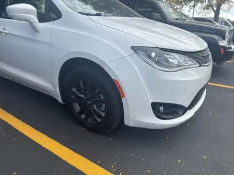 More photos of 2020 Chrysler Pacifica Launch Edition at Zeigler Chrysler Dodge Jeep Ram of Grandville, MI