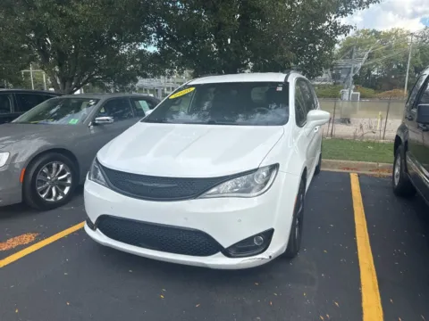 White 2020 Chrysler Pacifica Launch Edition for sale in Grandville, MI