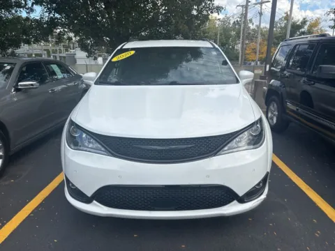 Photos of 2020 Chrysler Pacifica Launch Edition for sale in Grandville, MI at Zeigler Chrysler Dodge Jeep Ram of Grandville