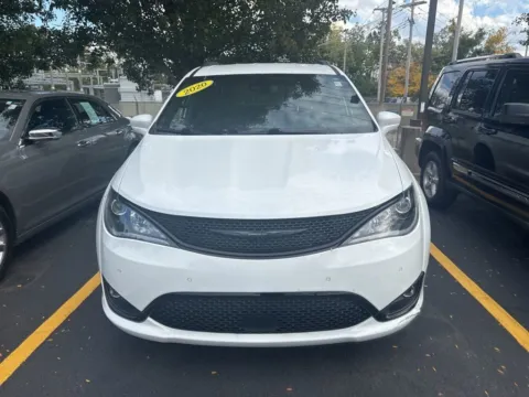 Photos of 2020 Chrysler Pacifica Launch Edition for sale in Grandville, MI at Zeigler Chrysler Dodge Jeep Ram of Grandville