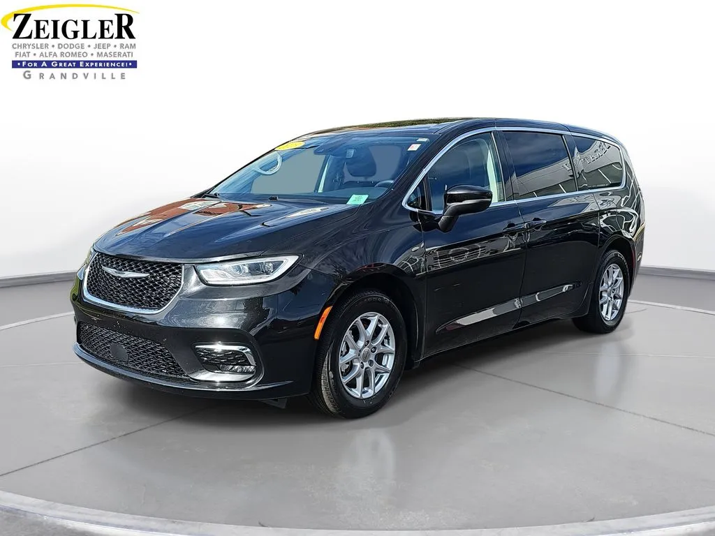 Black 2023 Chrysler Pacifica Touring L for sale in Grandville, MI