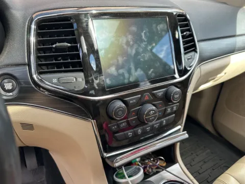 More photos of 2021 Jeep Grand Cherokee Limited at Zeigler Chrysler Dodge Jeep Ram of Grandville, MI