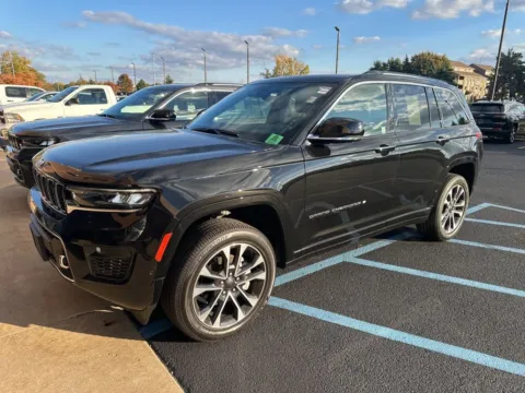 Black 2022 Jeep Grand Cherokee Overland for sale in Grandville, MI