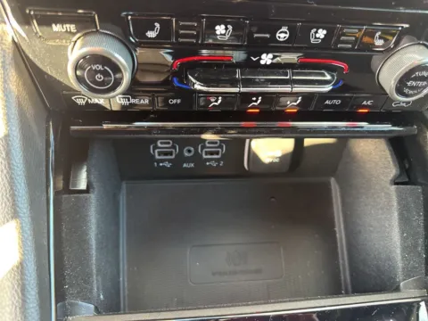 More photos of 2022 Jeep Grand Cherokee Overland at Zeigler Chrysler Dodge Jeep Ram of Grandville, MI