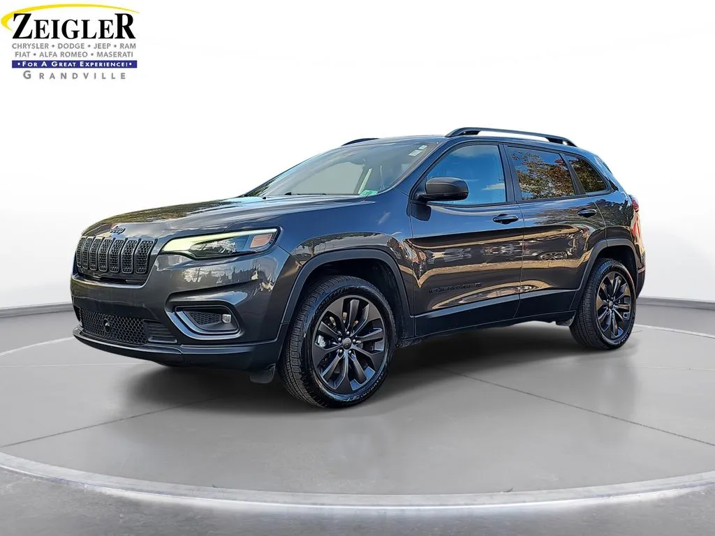 Gray 2021 Jeep Cherokee Latitude Lux for sale in Grandville, MI