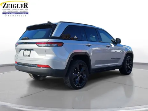 More photos of 2023 Jeep Grand Cherokee Altitude at Zeigler Chrysler Dodge Jeep Ram of Grandville, MI