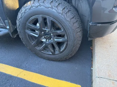 More photos of 2022 Chevrolet Silverado 1500 LT Trail Boss at Zeigler Chrysler Dodge Jeep Ram of Grandville, MI