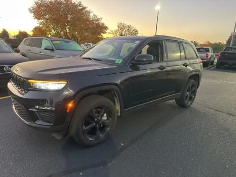 Black 2024 Jeep Grand Cherokee Limited for sale in Grandville, MI