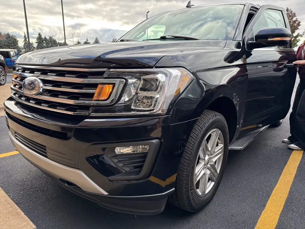 Black 2019 Ford Expedition XLT for sale in Grandville, MI