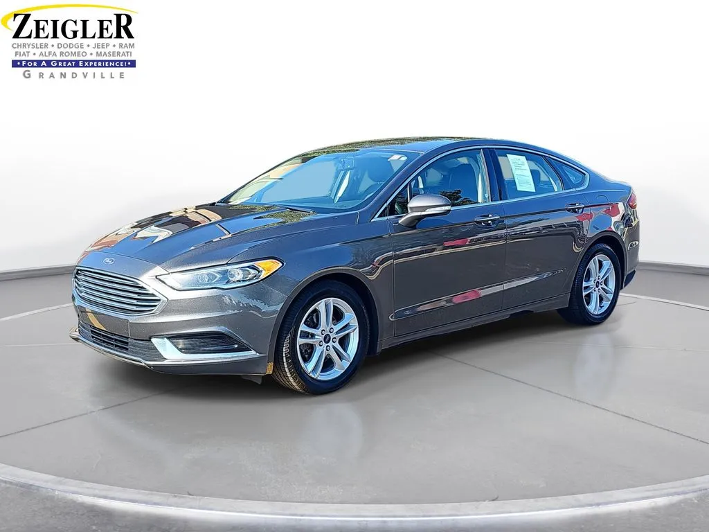 Gray 2018 Ford Fusion SE for sale in Grandville, MI