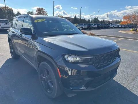 Black 2023 Jeep Grand Cherokee Altitude X for sale in Grandville, MI