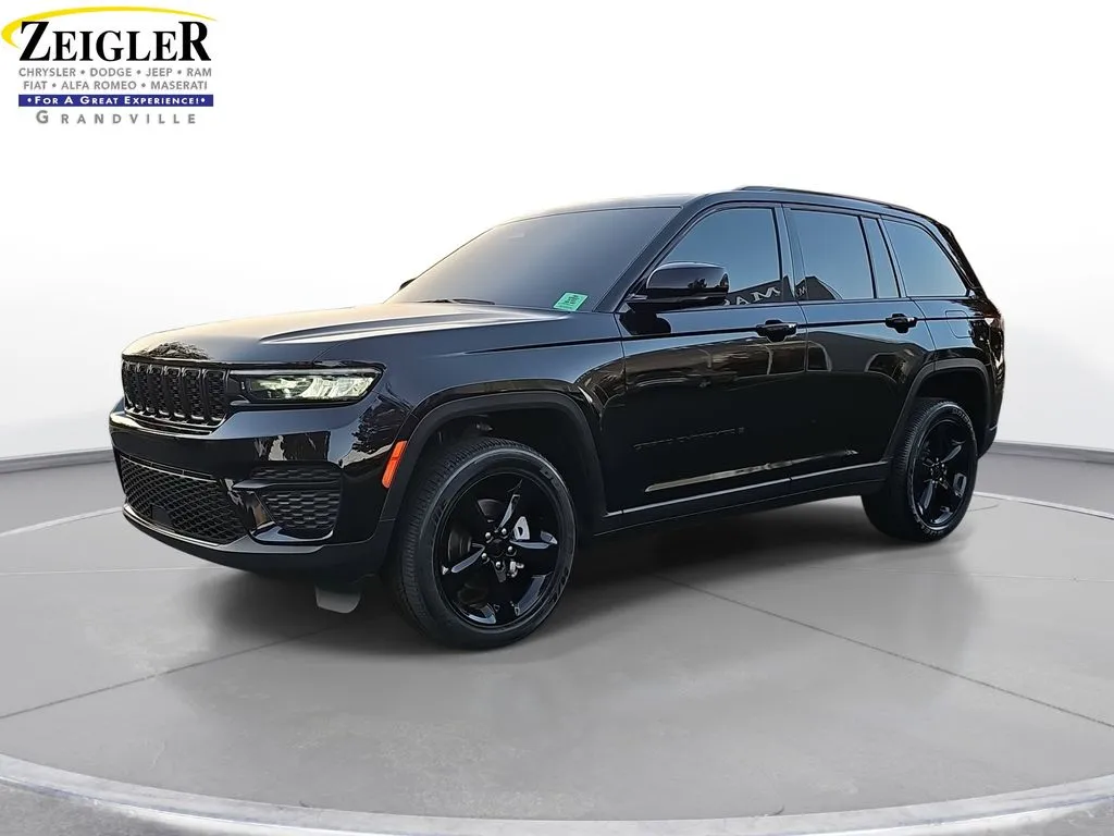 Black 2022 Jeep Grand Cherokee Altitude for sale in Grandville, MI