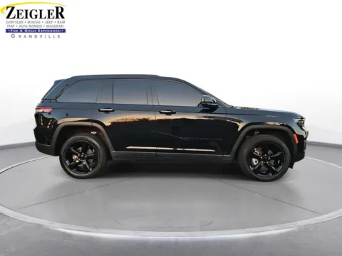 More photos of 2022 Jeep Grand Cherokee Altitude at Zeigler Chrysler Dodge Jeep Ram of Grandville, MI