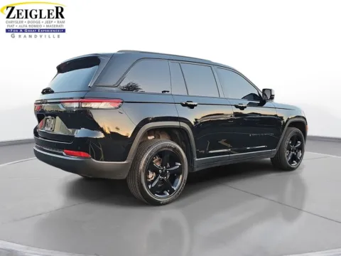 More photos of 2022 Jeep Grand Cherokee Altitude at Zeigler Chrysler Dodge Jeep Ram of Grandville, MI