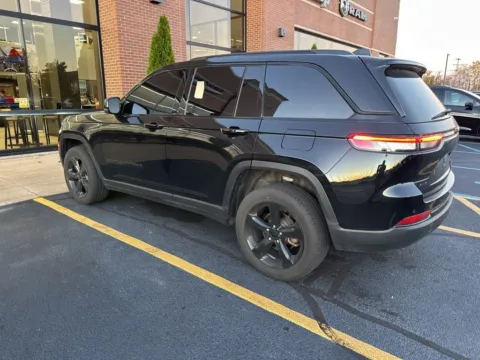 Another view of 2022 Jeep Grand Cherokee Altitude for sale in Grandville, MI at Zeigler Chrysler Dodge Jeep Ram of Grandville