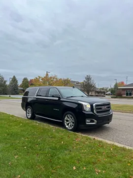 Black 2017 GMC Yukon XL SLT for sale in Grandville, MI