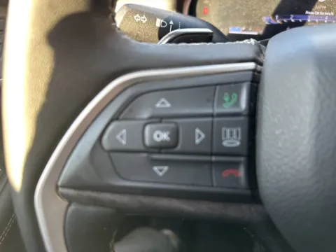 More photos of 2023 Jeep Grand Cherokee Limited at Zeigler Chrysler Dodge Jeep Ram of Grandville, MI