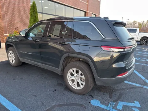 More photos of 2023 Jeep Grand Cherokee Limited at Zeigler Chrysler Dodge Jeep Ram of Grandville, MI