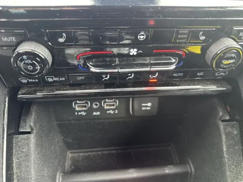 More photos of 2021 Jeep Grand Cherokee L Limited at Zeigler Chrysler Dodge Jeep Ram of Grandville, MI