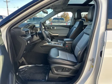 Photos of 2023 Ford Explorer XLT for sale in Lowell, MI at Zeigler Ford of Lowell