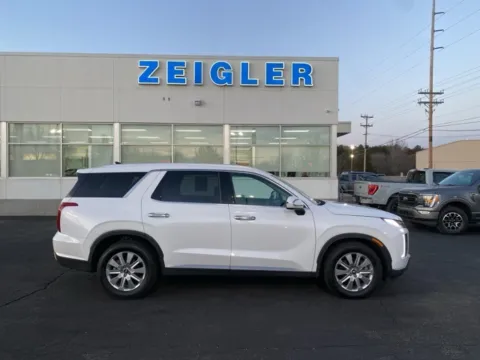 Photos of 2025 Hyundai Palisade SEL for sale in Lowell, MI at Zeigler Ford of Lowell