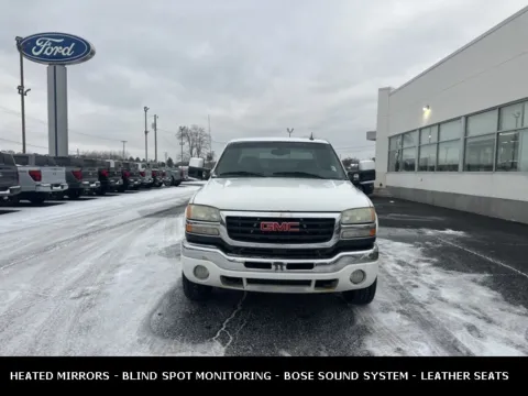 More photos of 2004 GMC Sierra 2500HD SLT at Zeigler Ford of Lowell, MI