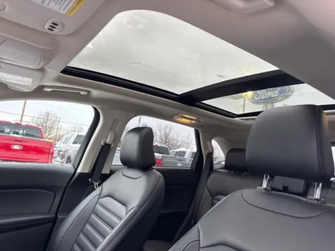 More photos of 2022 Ford Edge SEL at Zeigler Ford of Lowell, MI