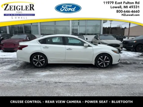 White 2017 Nissan Altima 2.5 SR for sale in Lowell, MI