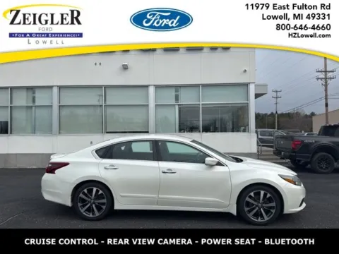 White 2017 Nissan Altima 2.5 SR for sale in Lowell, MI