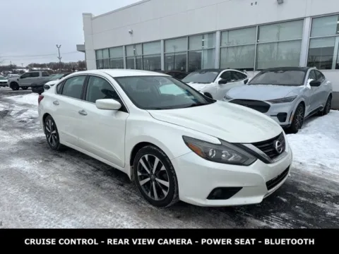 More photos of 2017 Nissan Altima 2.5 SR at Zeigler Ford of Lowell, MI