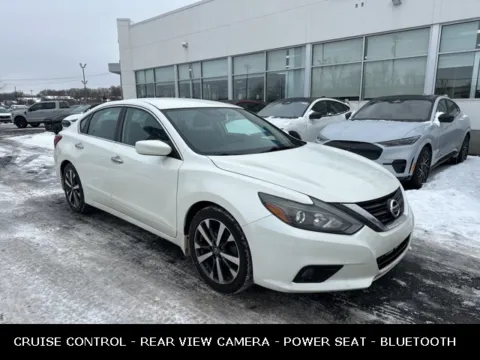 More photos of 2017 Nissan Altima 2.5 SR at Zeigler Ford of Lowell, MI