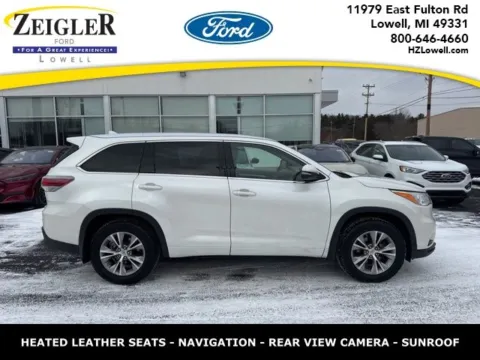 White 2015 Toyota Highlander XLE V6 for sale in Lowell, MI